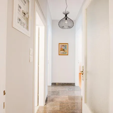 Charming & Authentic Gem - Walk To Port & Shops! פאטרה