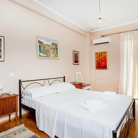 דירה Charming & Authentic Gem - Walk To Port & Shops! פאטרה