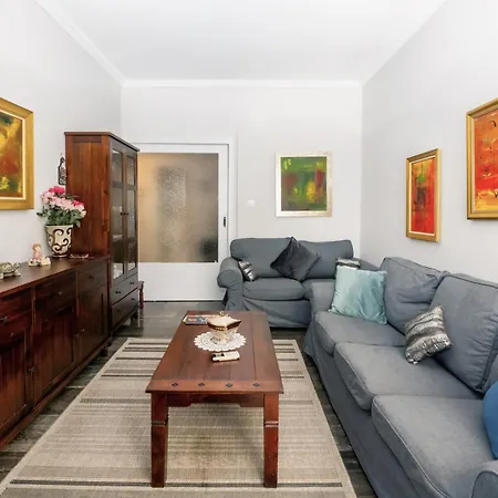 דירה Charming & Authentic Gem - Walk To Port & Shops! פאטרה