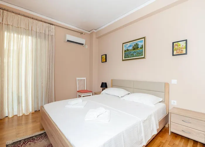 Apartamento Charming & Authentic Gem - Walk To Port & Shops!