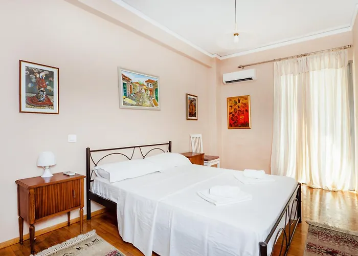 Apartamento Charming & Authentic Gem - Walk To Port & Shops! Patras