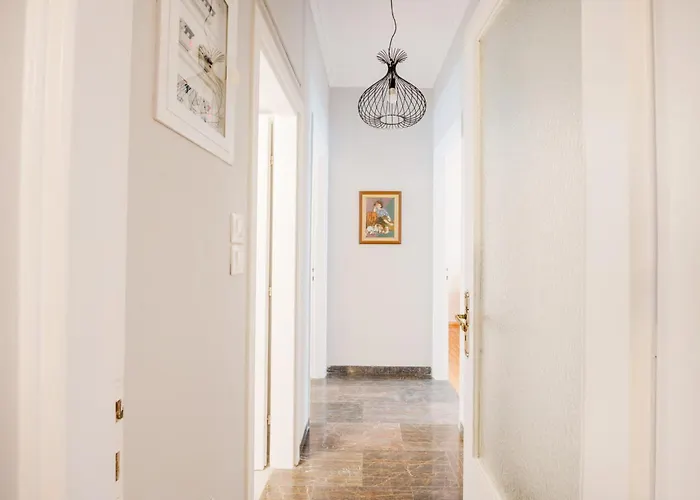 Charming & Authentic Gem - Walk To Port & Shops! Patras