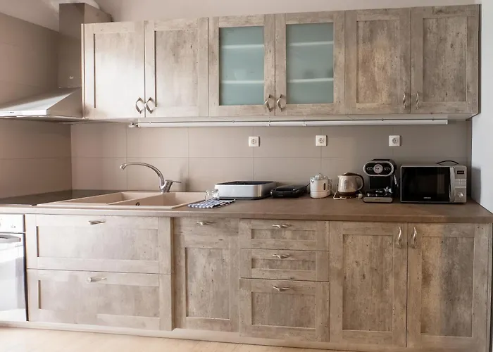 Apartamento Charming & Authentic Gem - Walk To Port & Shops!